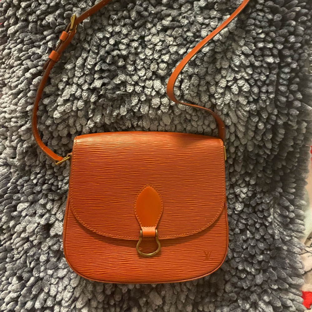 Louis Vuitton Epi shoulder bag with outside pocket. Never used.